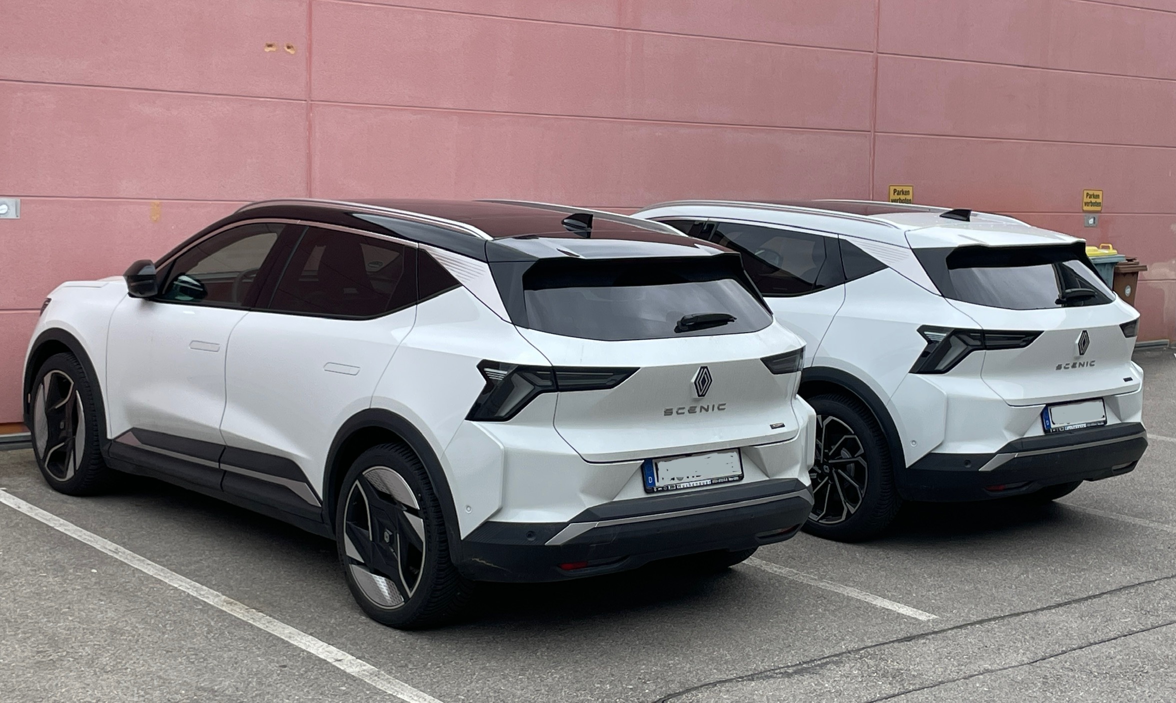 zwei weiße iconic in ulm